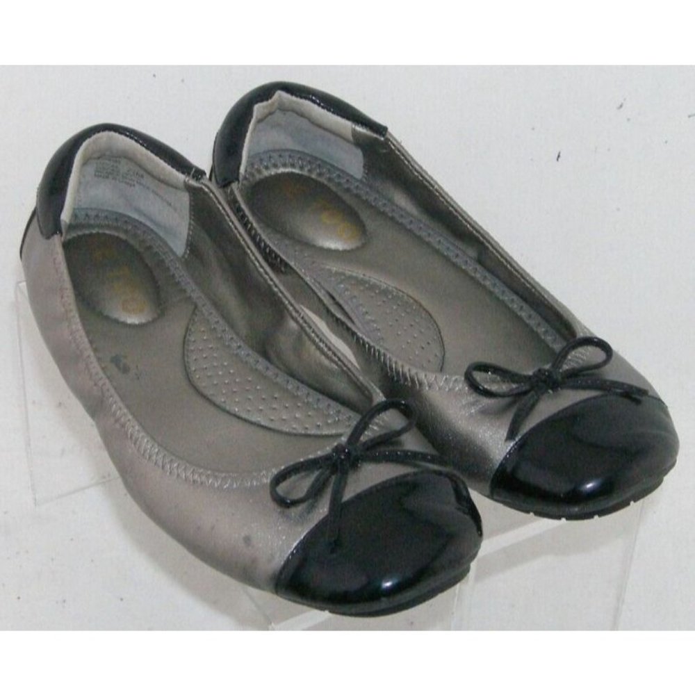 Me Too Lucca pewter leather bow round cap toe slip on ballet flats 7.5M